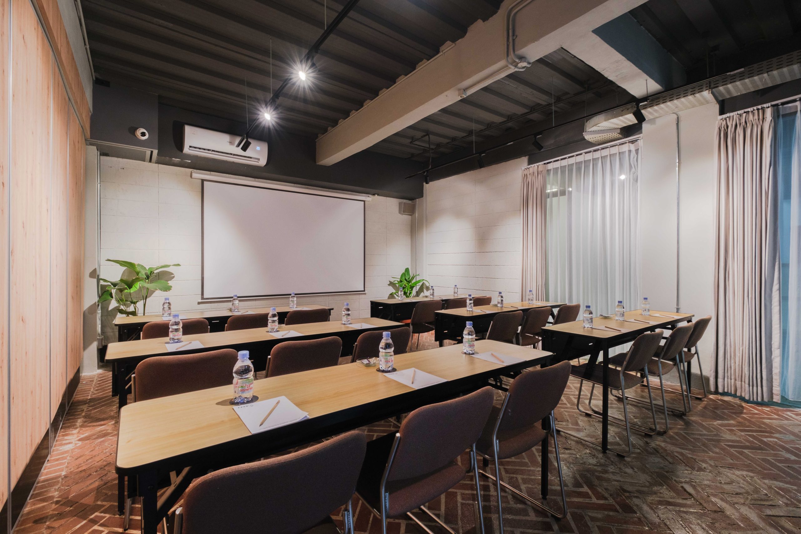 01-OAK - CLASSROOM-1