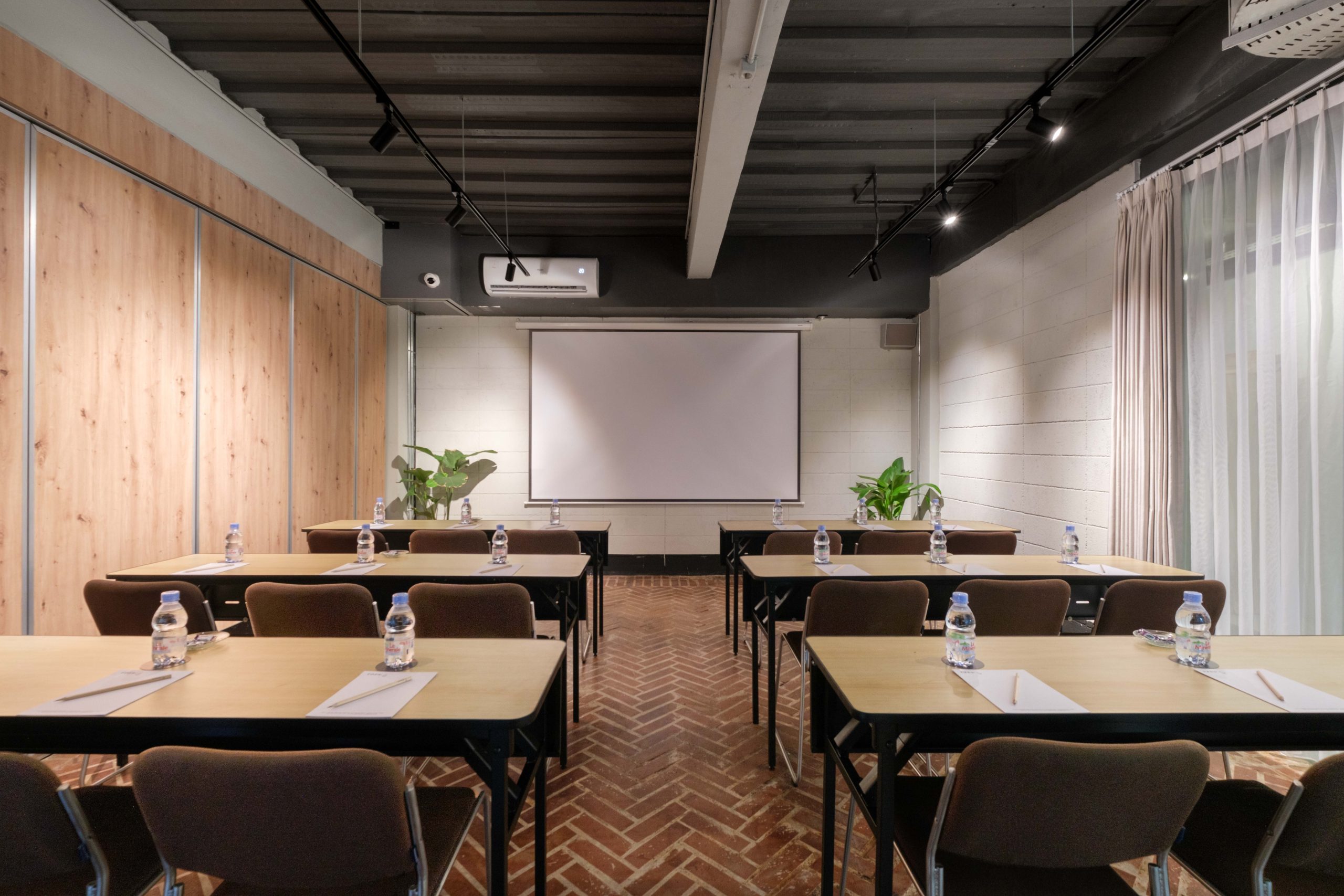 02-OAK - CLASSROOM-2