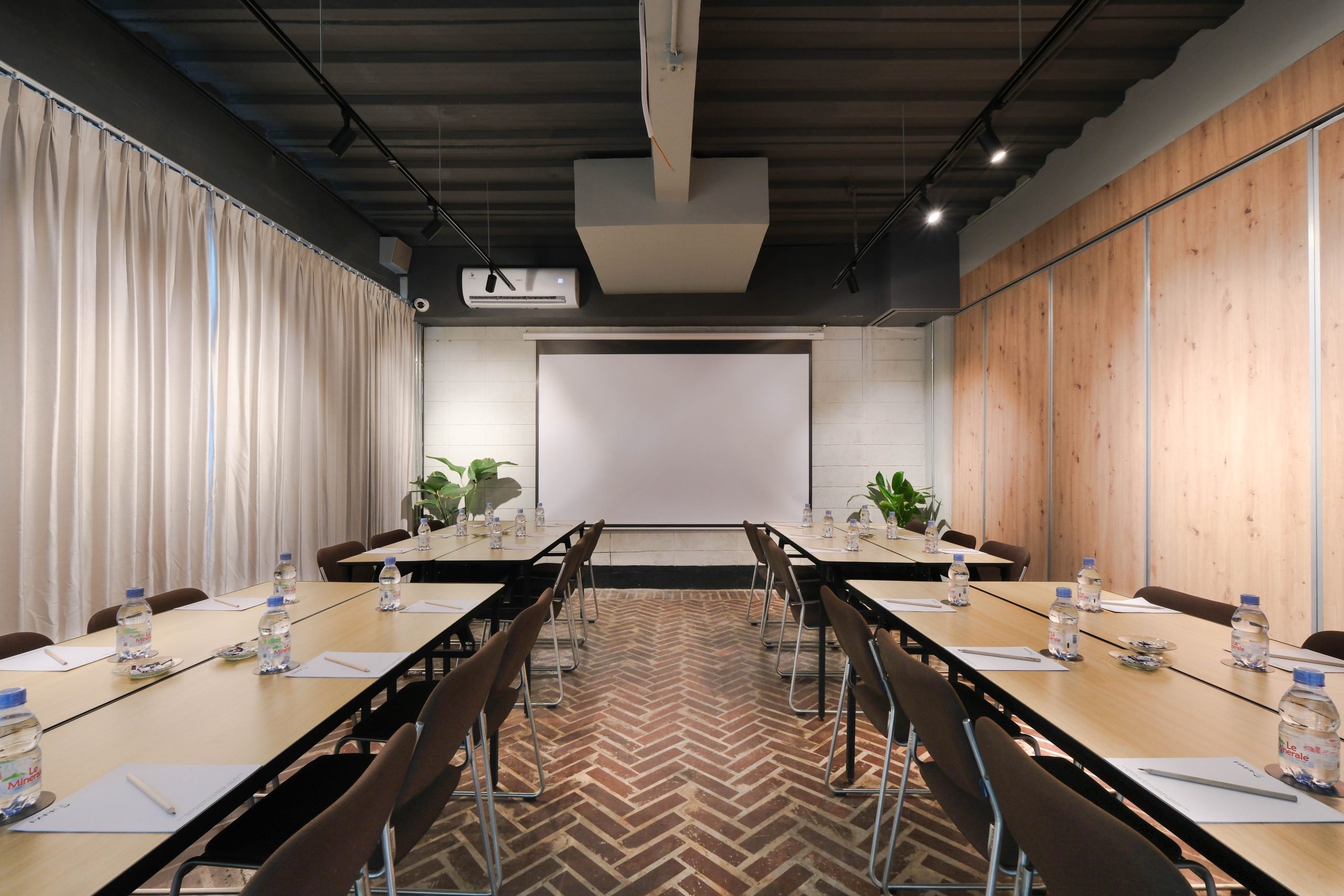 09-PINE - BLOCK TABLE-1